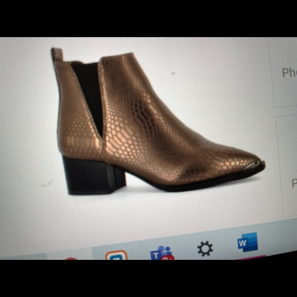 Seven7 NWT Boots